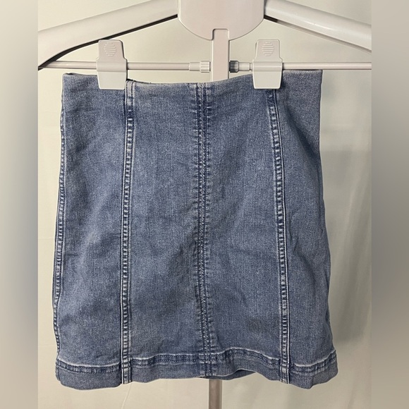 Free People Modern Femme Denim Mini Skirt Medium Wash Stretch Jean Womens Size 0 - Picture 1 of 6